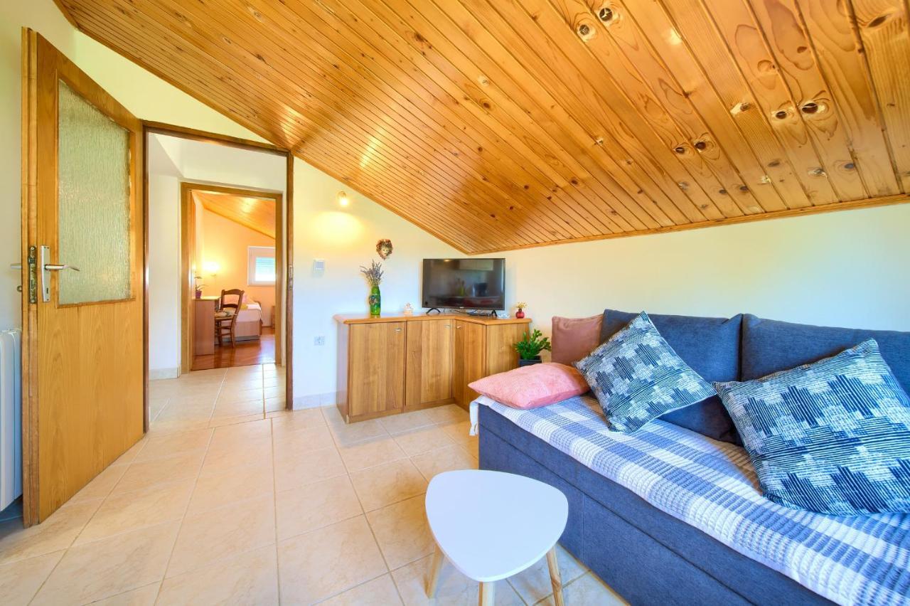 Lipovac Apartment *