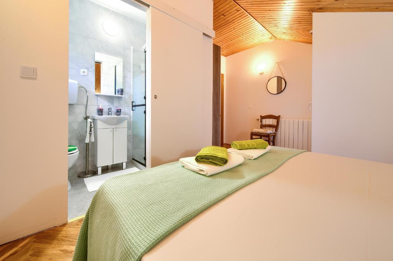 Lipovac Apartment *